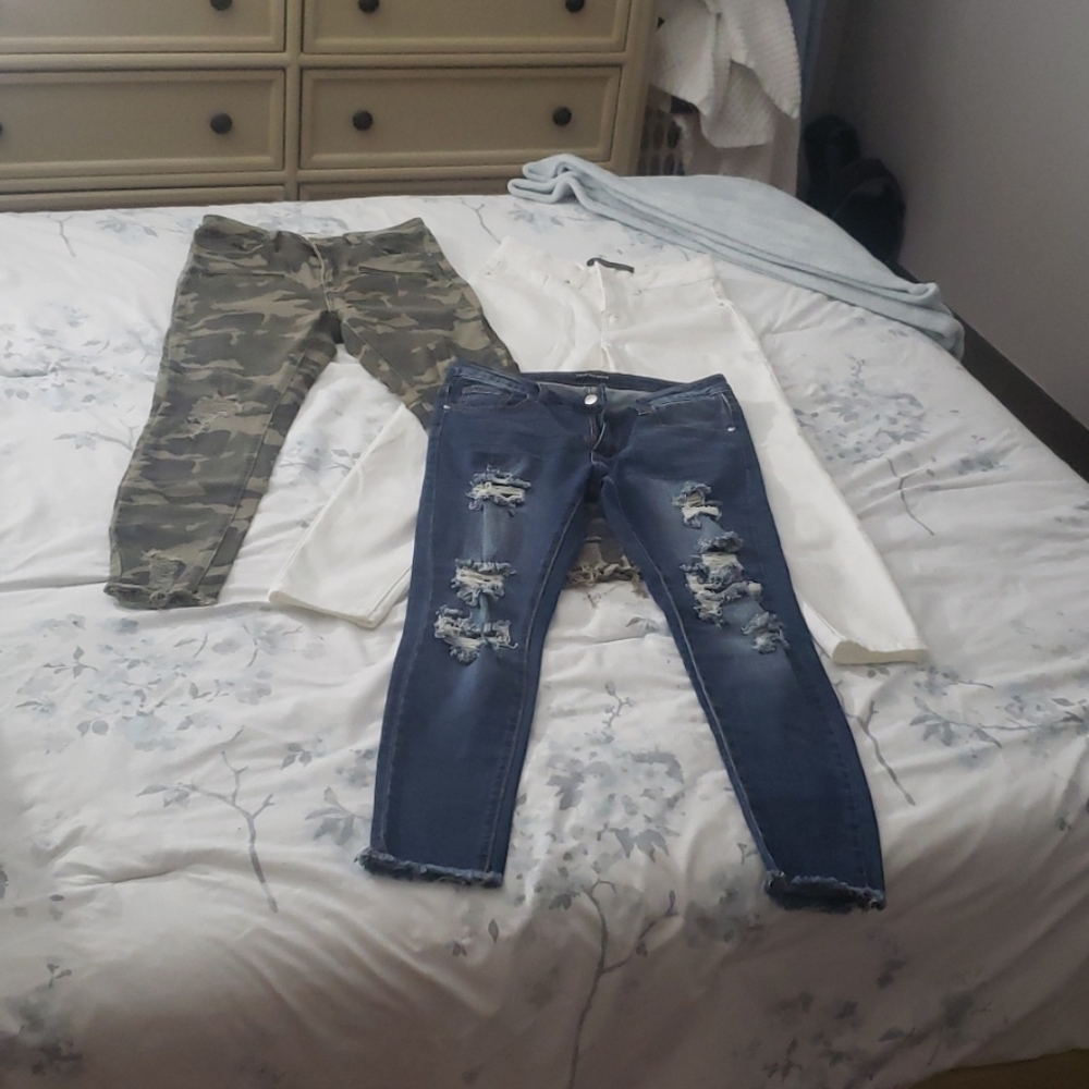 Fashion Nova bundle jeans size 5